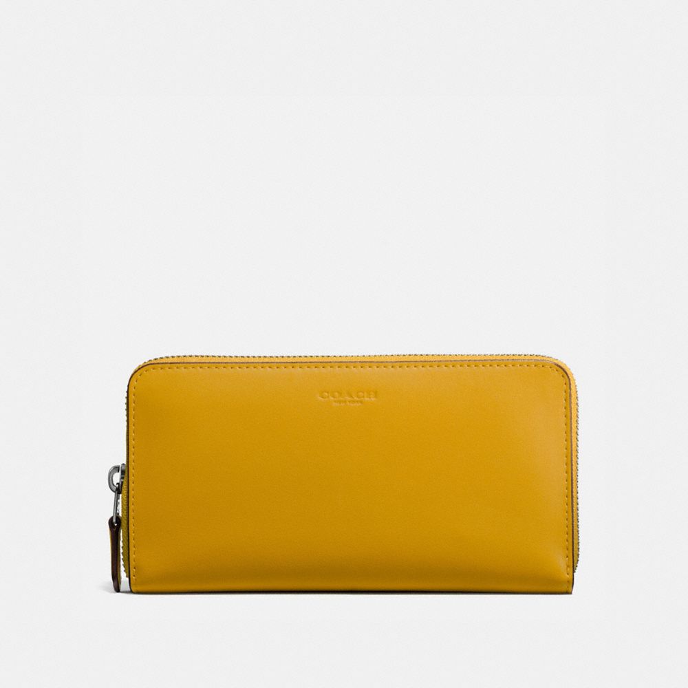 COACH Accordion Zip Wallet in Glovetanned Leather