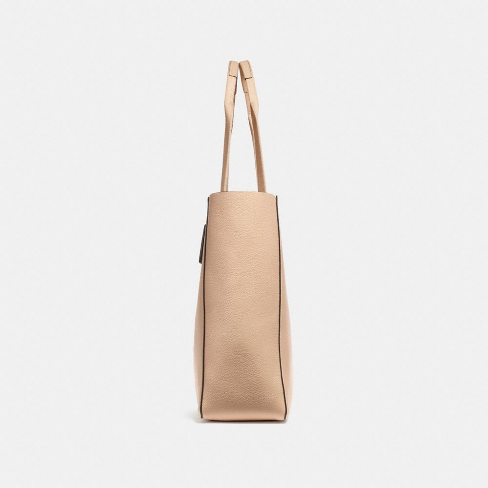 coach grove tote with horse and carriage