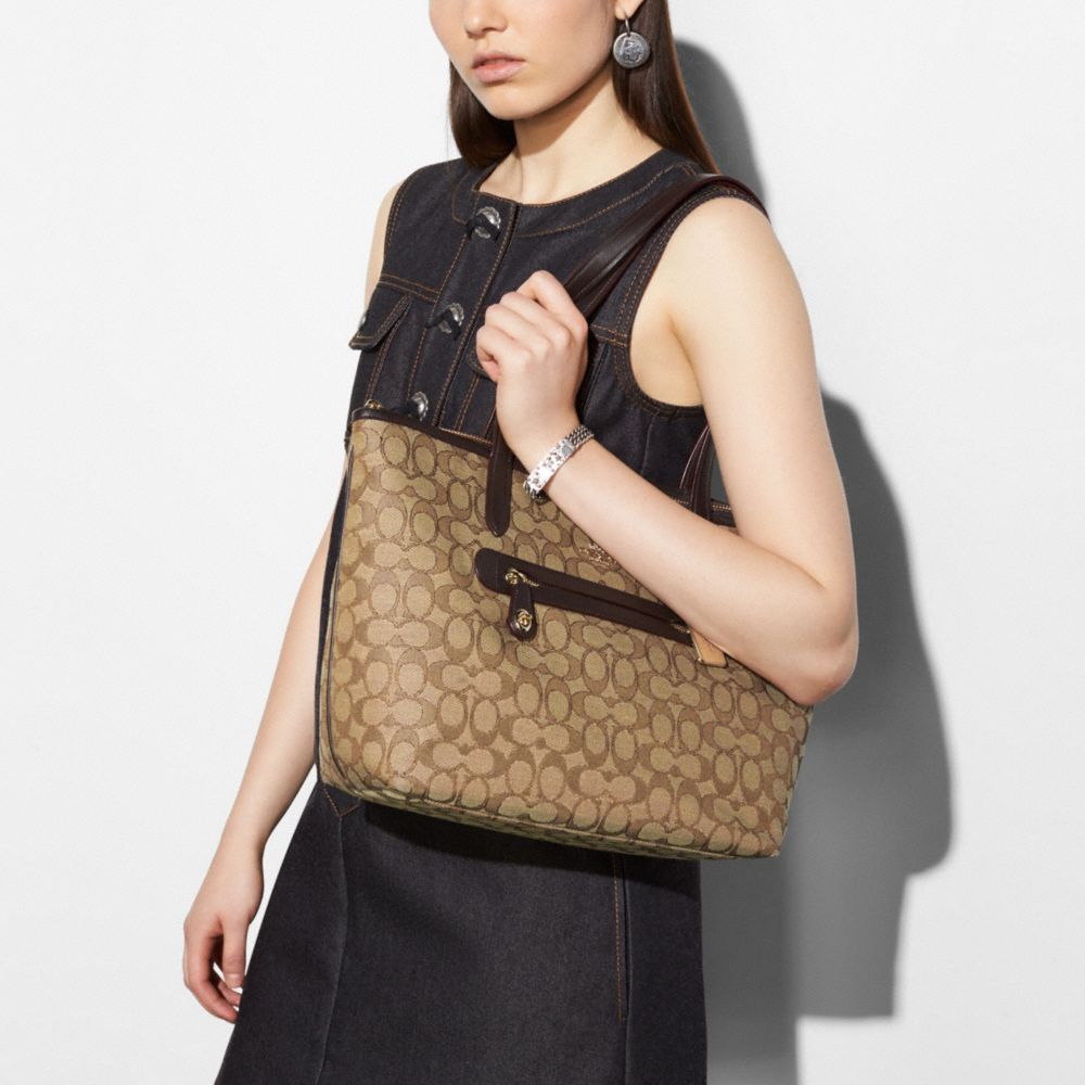 coach taylor tote in signature jacquard