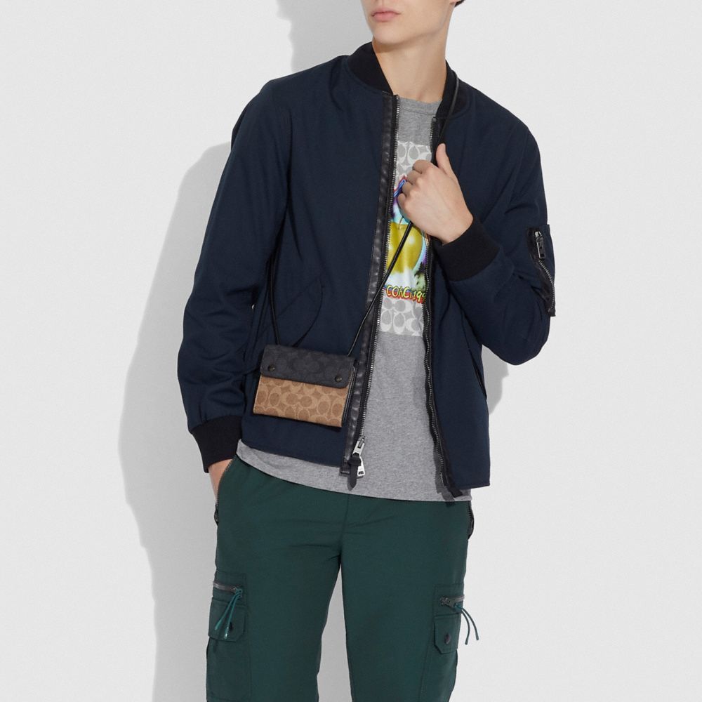 PORTEFEUILLE DE VOYAGE &Agrave; BANDOULI&Egrave;RE EN TOILE EXCLUSIVE COLOR BLOCK - Alternate View 2