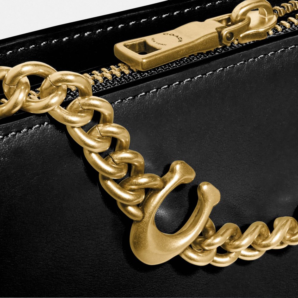 sac avec chaine argent