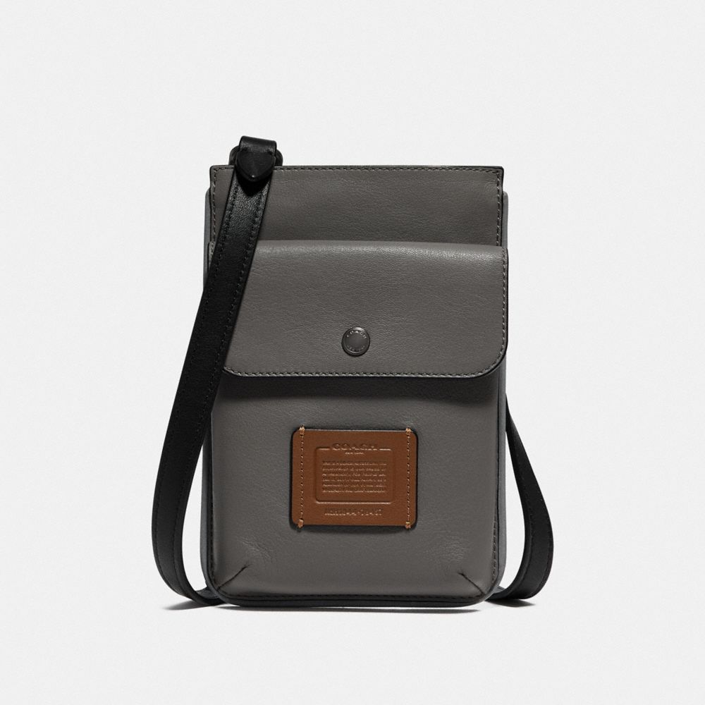 coach round hybrid pouch