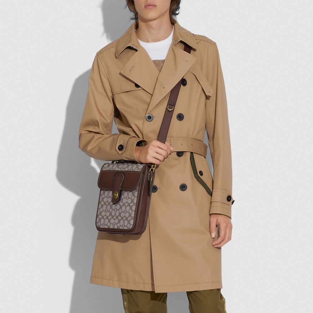 SAC &Agrave; BANDOULI&Egrave;RE EN JACQUARD EXCLUSIF AVEC LANGUETTE &Agrave; FERMOIR PIVOTANT - Alternate View 3