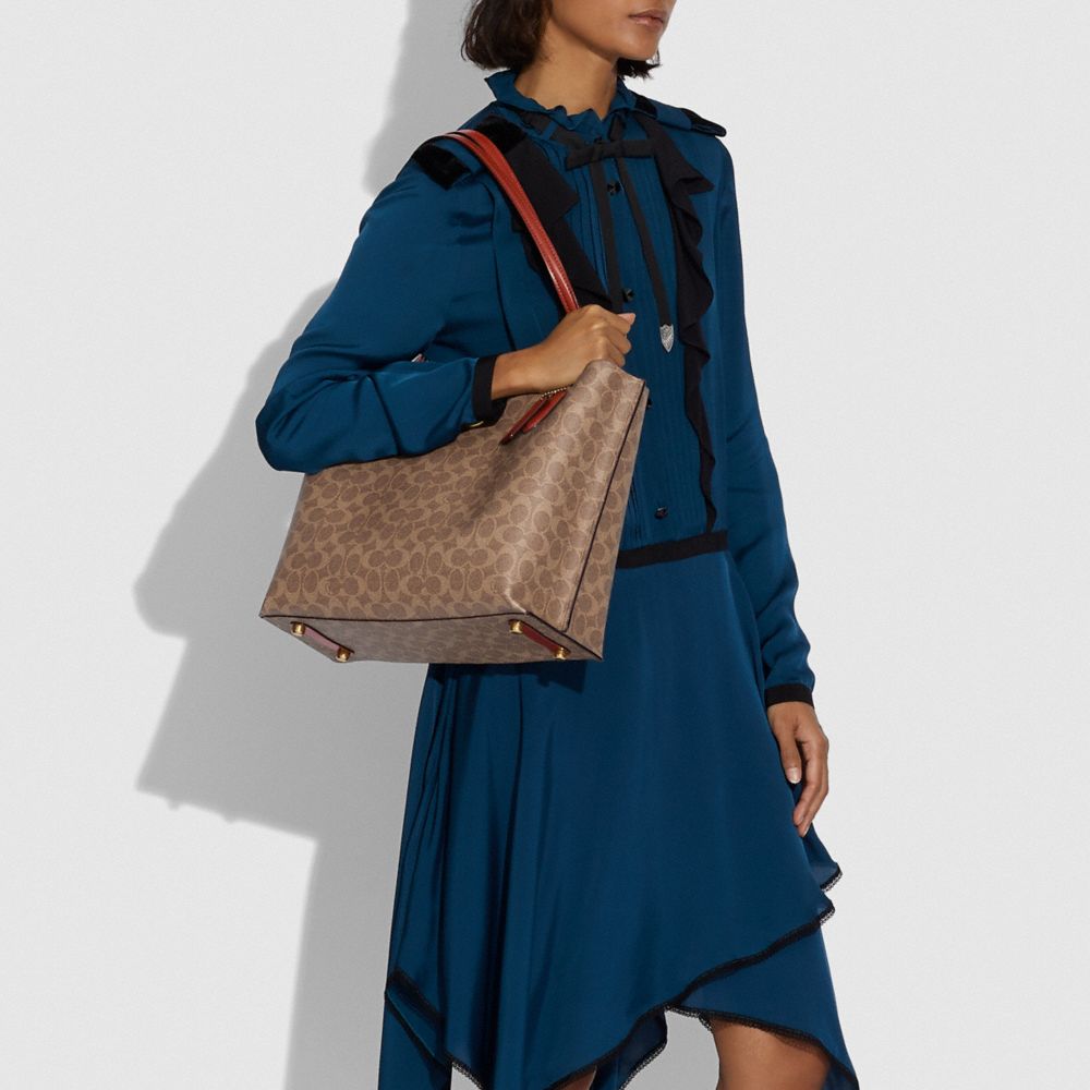 COACH®,WILLOW TOTE BAG IN SIGNATURE CANVAS,Signature Coated Canvas,Large,Brass/Tan/Rust,Detail View