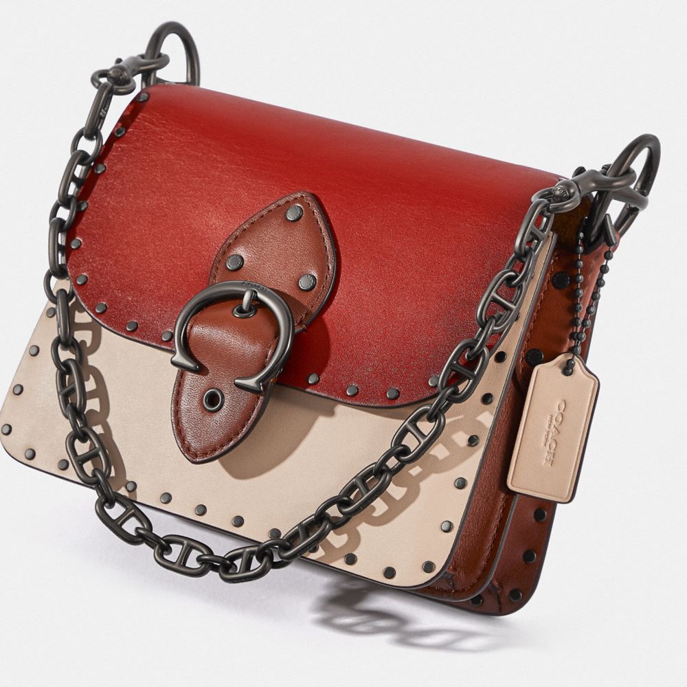 beat shoulder bag 18 in colorblock with rivets