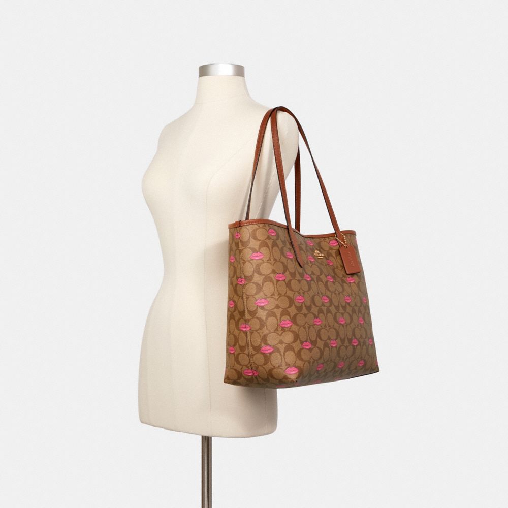 CITY TOTE IN SIGNATURE CANVAS WITH LIPS PRINT - Alternate View 2