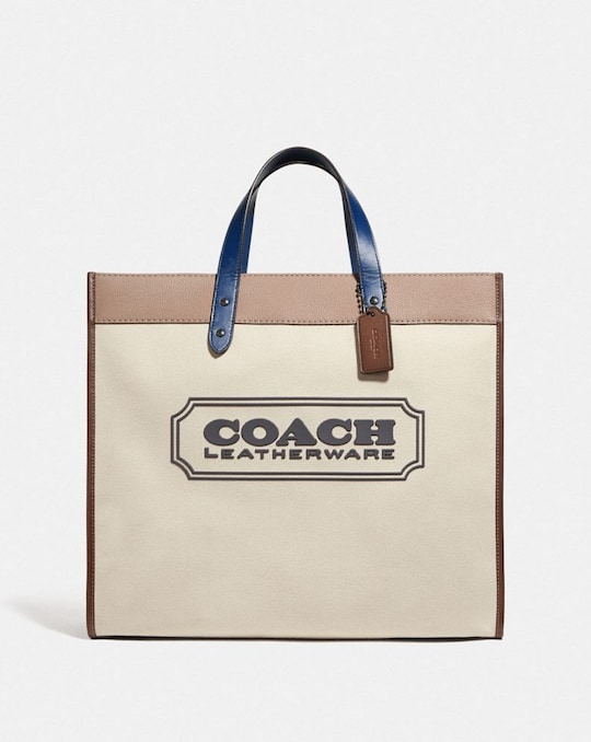 FIELD TOTE 40 WITH COACH BADGE IN ORGANIC COTTON CANVAS