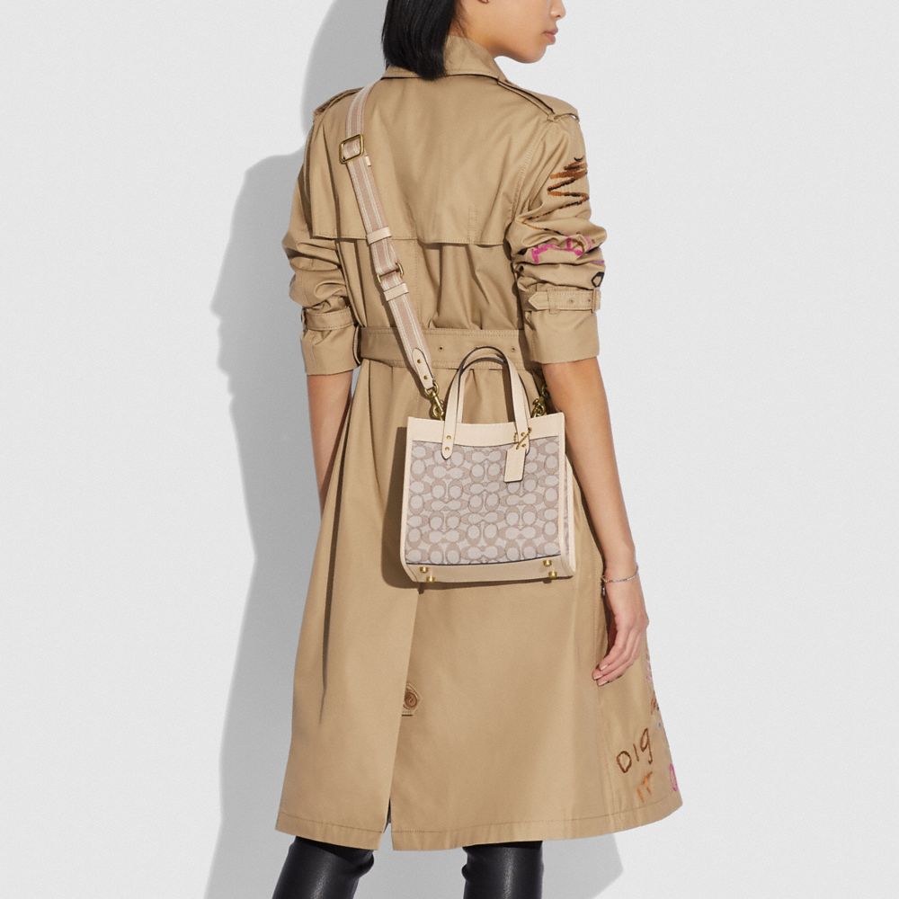 coach field tote 22 ivory