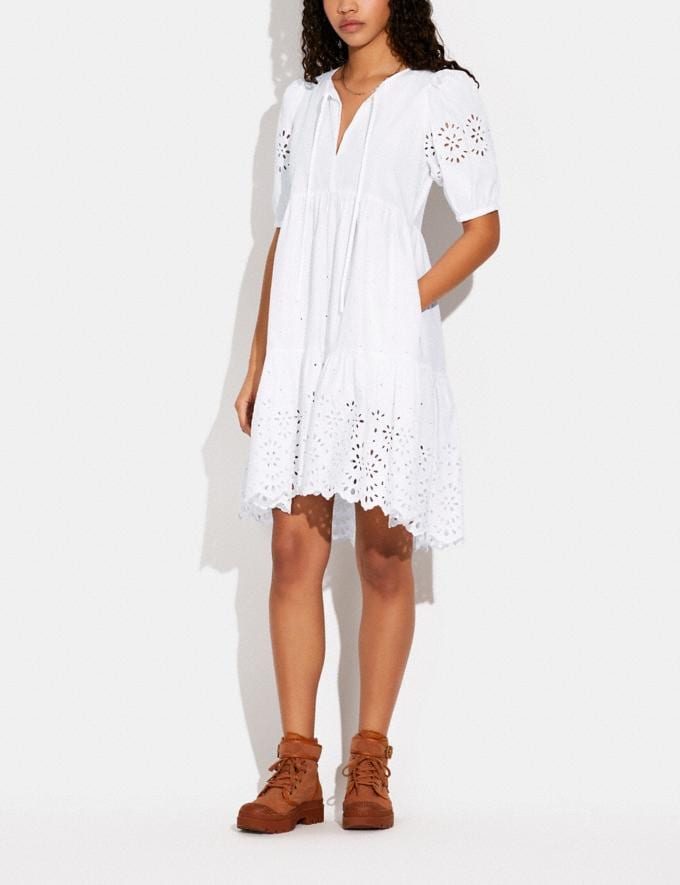 Coach Broderie Anglaise Puff Sleeve Dress in Organic Cotton White.  Autres affichages 1