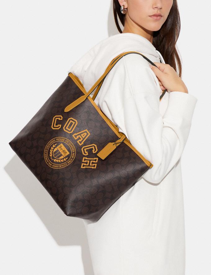 COACH: City Tote In Signature Canvas With Varsity Motif