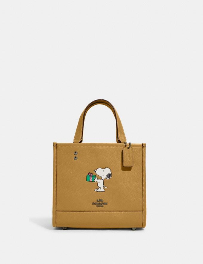 COACH X PEANUTS DEMPSEY TOTE 22 WITH SNOOPY PRESENT MOTIF