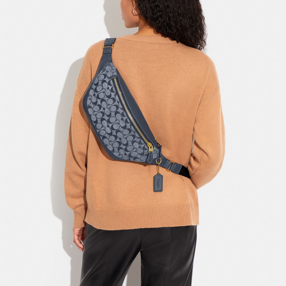 COACH: Warren de firma