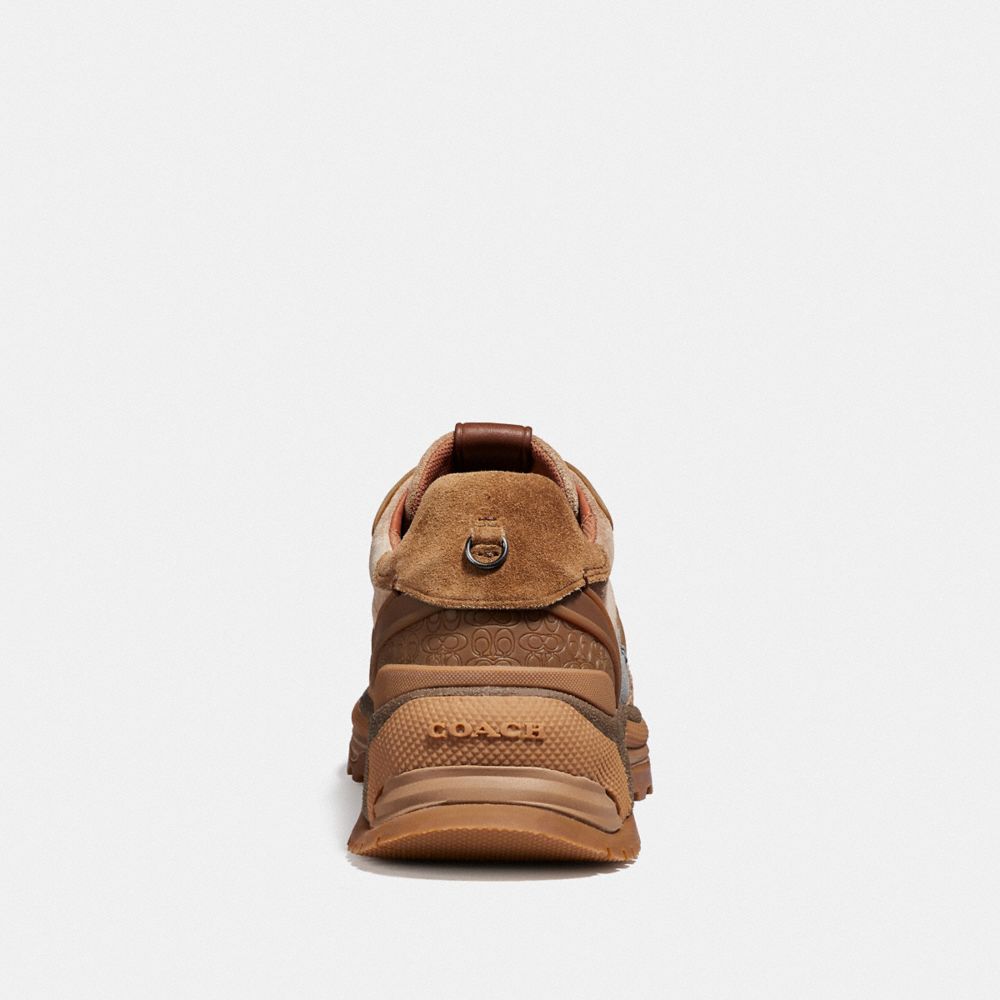 coach c143 runner