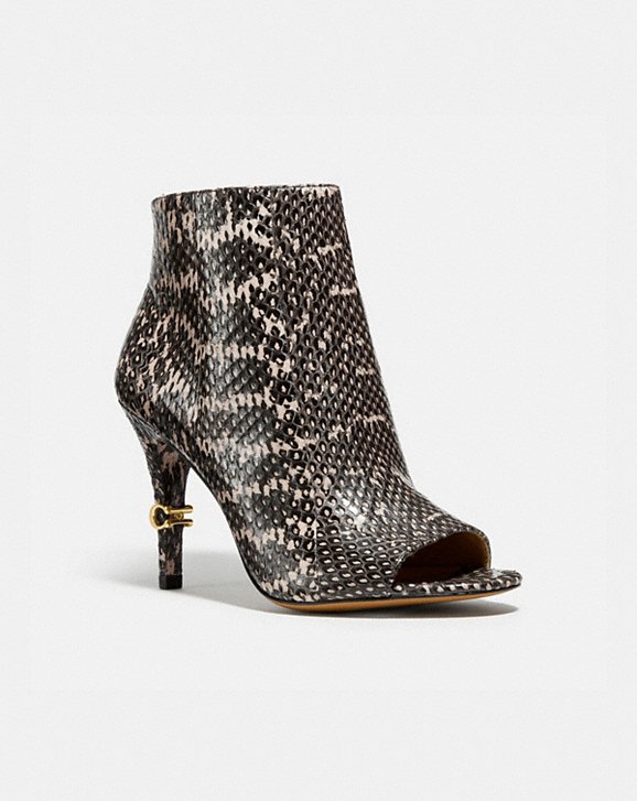 remi bootie in snakeskin 195€ select a size select a size Members 