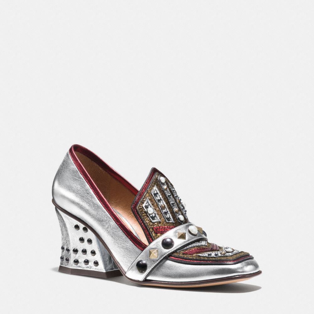 coach pumps with studs